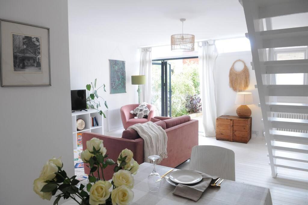 Light Filled Mid- Century 3 Bed Cottage In Dulwich Londres Extérieur photo