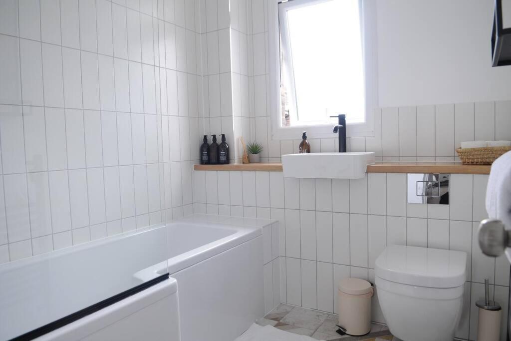 Light Filled Mid- Century 3 Bed Cottage In Dulwich Londres Extérieur photo
